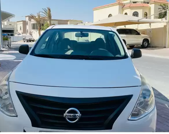 مستعملة Nissan Sunny للبيع في الدوحة #5620 - 1  صورة 